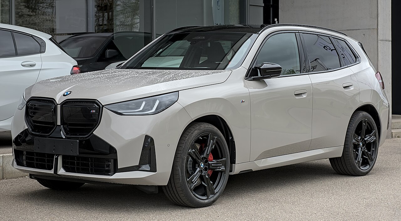 Heller BMW X3 M50 (G45) in der 3/4-Frontansicht